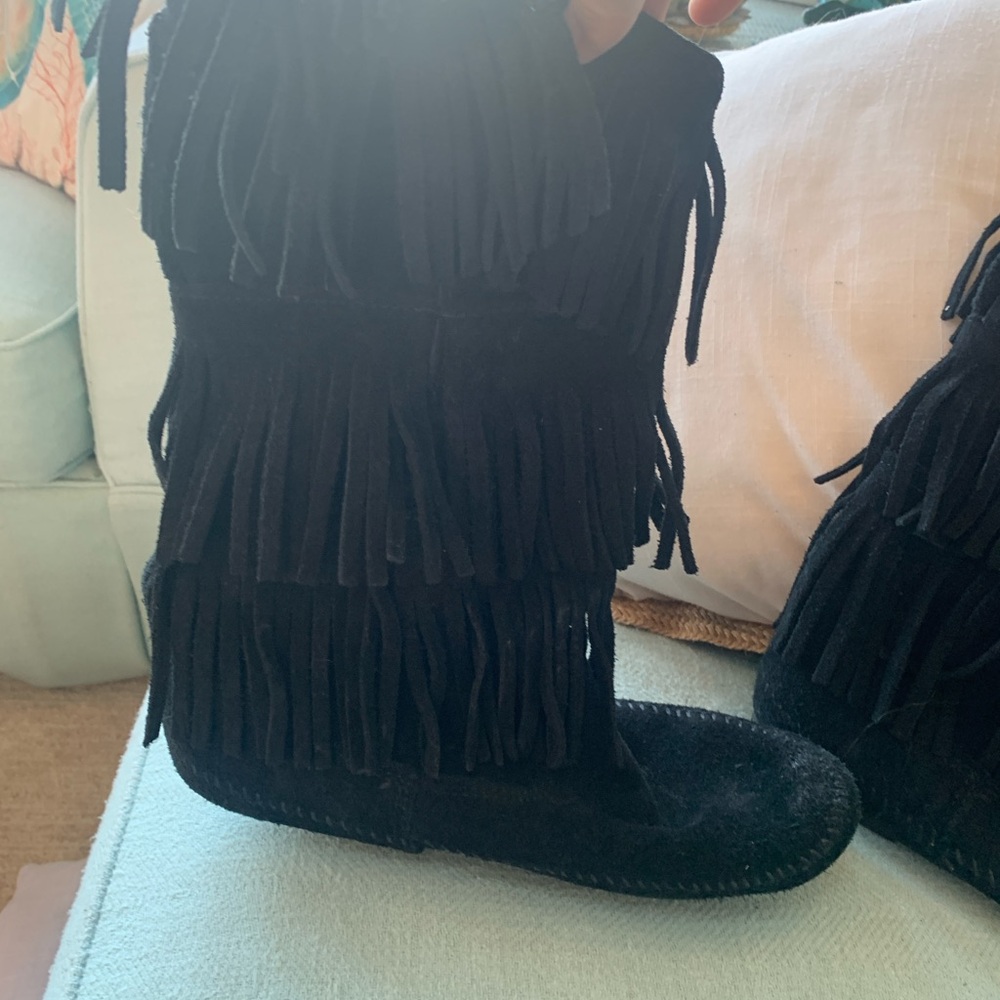 Minnetonka suede fringe boots